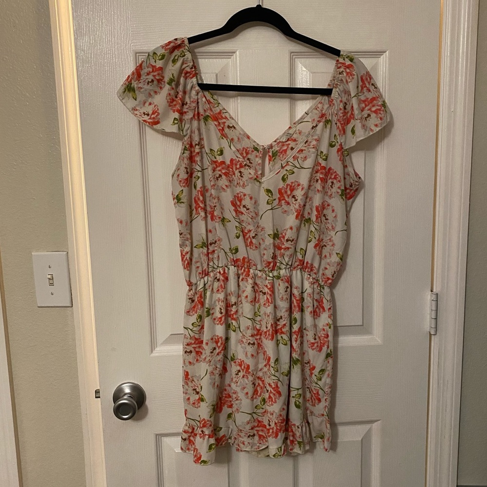 Floral printed romper, size large, Pins and Needles brand